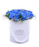 Flower box modrých ruží z bližšia